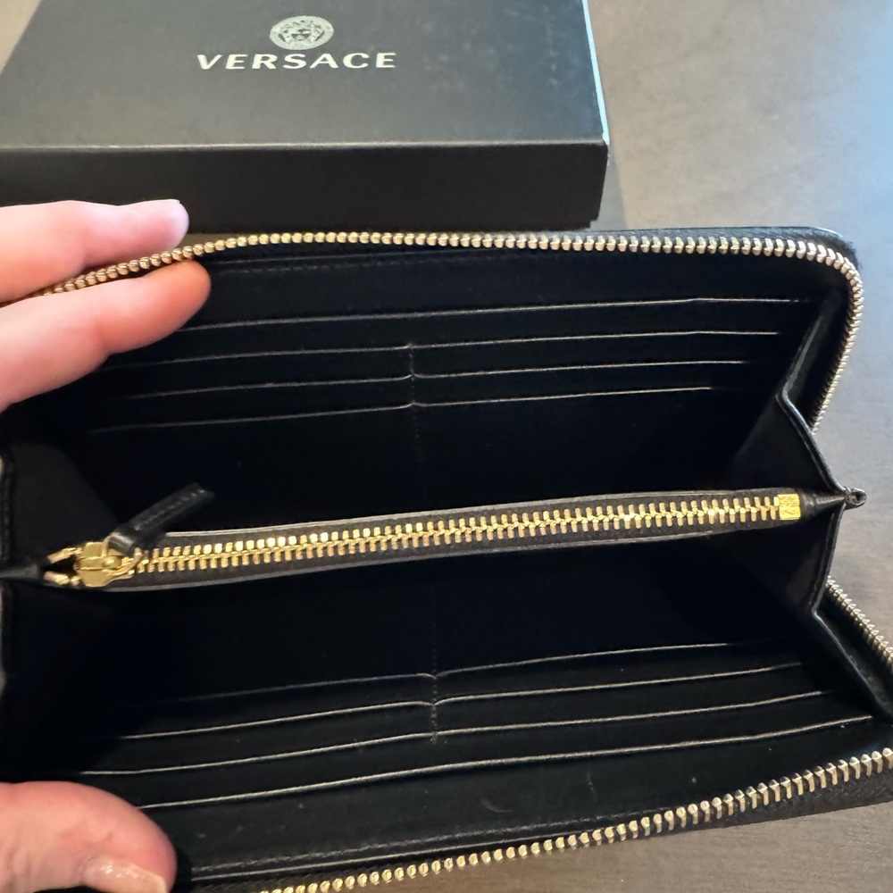 Versace Black Leather Wallet with Gold Medusa - Picture 6 of 6